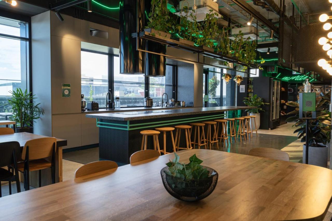 Modern Co-Living Apartments In Perth Central Экстерьер фото